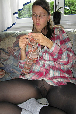 Amateur photos of MILFs spreading their legs in pantyhose